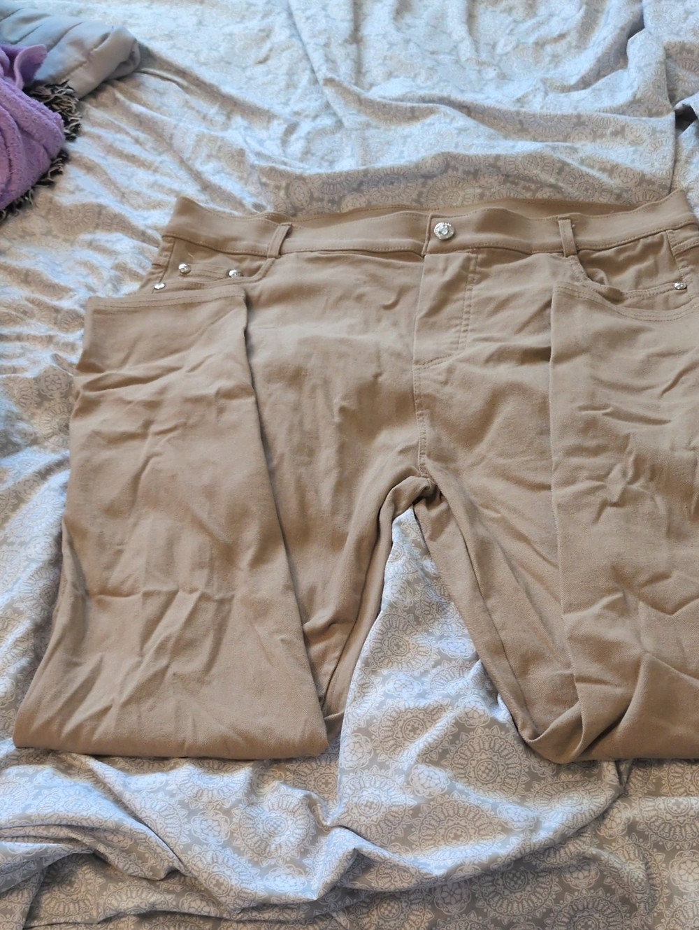 Women's Slim Fit Stretch Pants in Tan